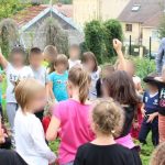 Récolte de légumes à l'école Le Charme villers-semeuse